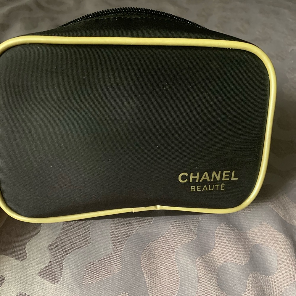 COPY - Chanel cosmetic/makeup bag